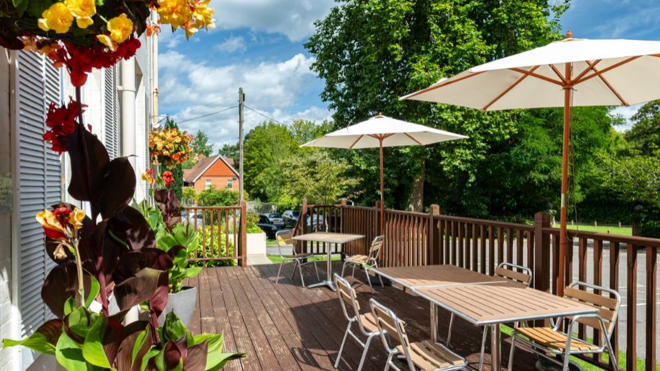 Dining al fresco in the New Forest | Forest Lodge hotel